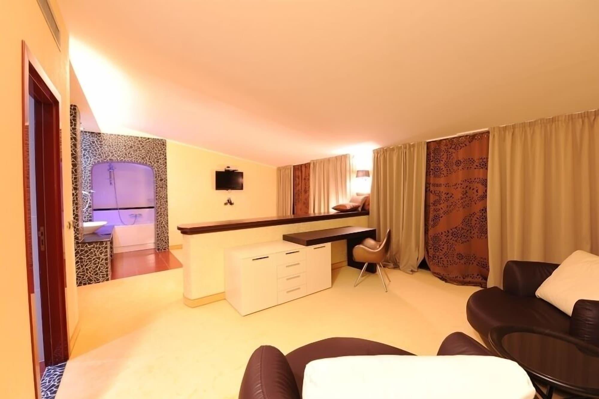 Grand Paradiso Hotel