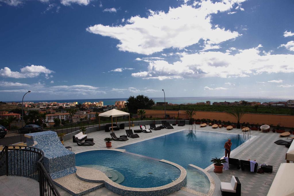 Grand Paradiso Hotel